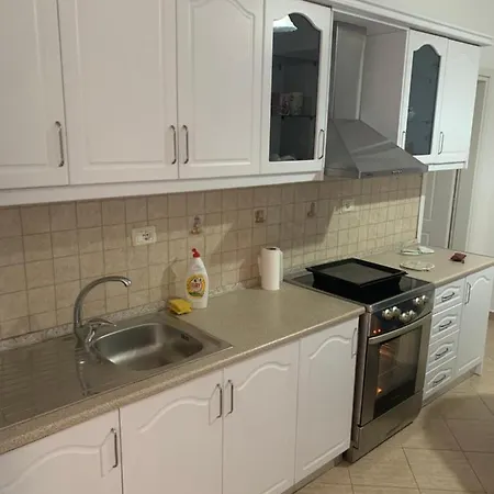 Saranda Apartments * ساراندا